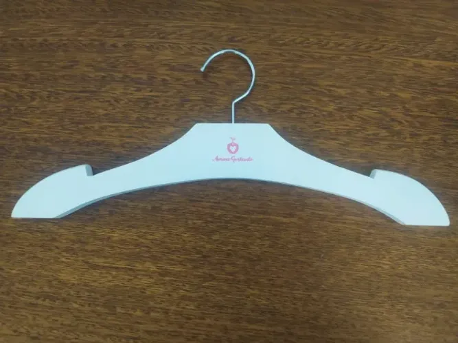 Conjunto de 10 Cabides Para Adultos em Madeira
