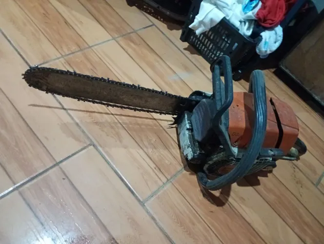 Moto serra e roçadeira 