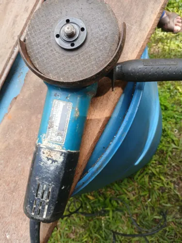 Esmerilhadeira Makita