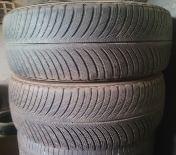 Pneu 235 55 19 Michelin Pilot seminovo em até 10x de R$31,00 no cartão de crédito
