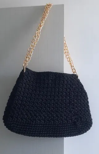 bolsa de croche preta, tamanho medio. 100 % artesanal