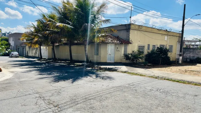 Lote 1.769 metros quadrados com galpão e escritório bairro calafate em BH