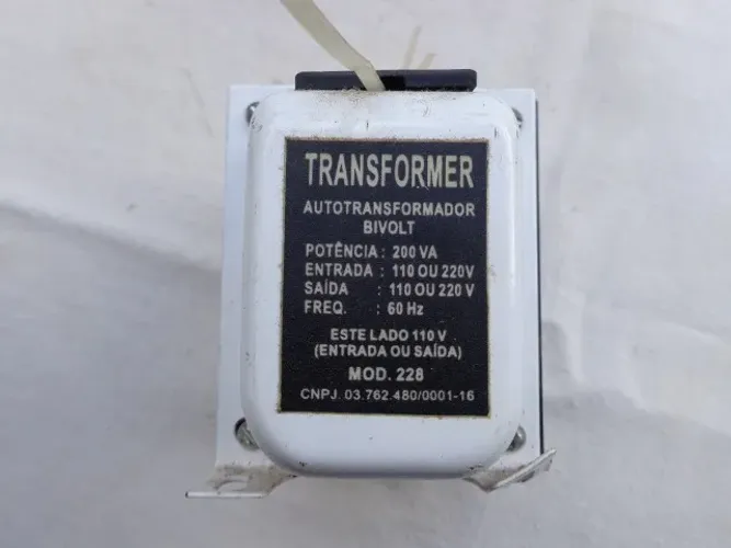 Transformador Transformer   110 x 220 -    220  x 110     100 Va  =  70 Watts