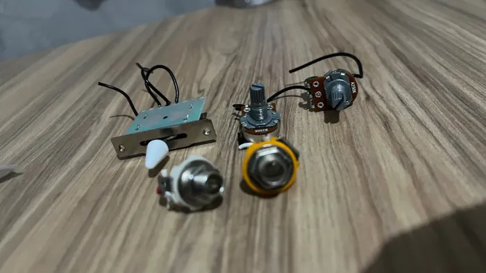 Potenciometro chave seletora e jack para guitarra