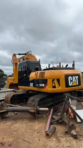 Escavadeira Hidráulica Caterpillar 323D - LME - 2013 impecável