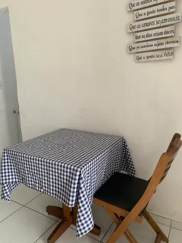 Toalha de mesa xadrez azul e branco