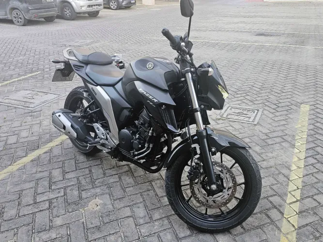 Moto Yamaha Fazer 250 2023 pouco rodada