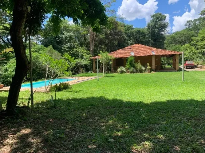 Sito 25.000m² casa sede/caseiro, piscina, área externa, mata nativa, Serra do Cipó.