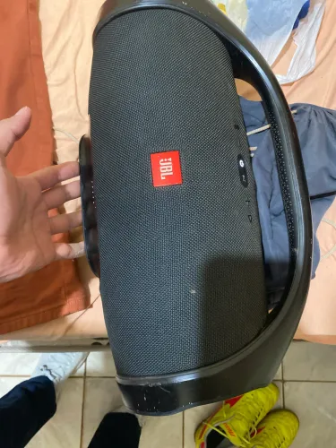 Vendo JBL bombox 1 com carregador