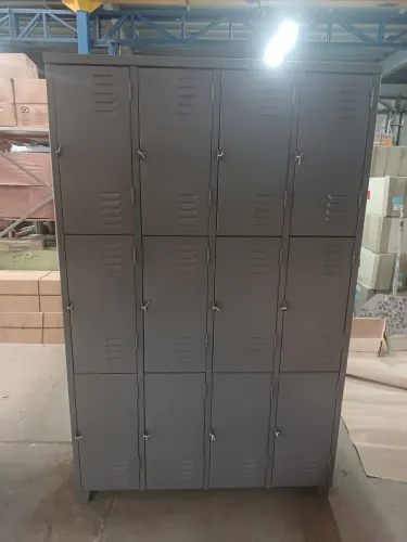 Roupeiro de aço com 12 portas médias.( Só novos )Lê a descrição