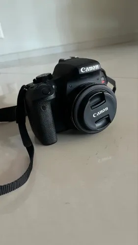 Câmera Canon T7i + Lente 24mm + Acessórios