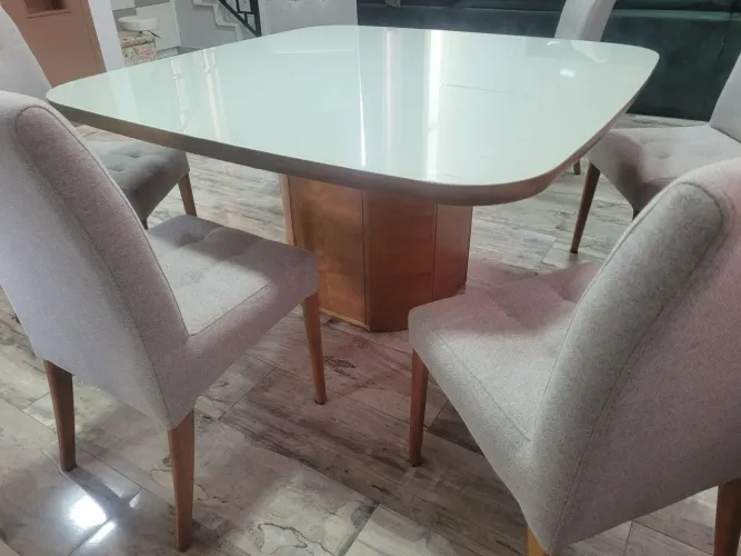 Mesa de Jantar e Poltronas Madeira Maciça com Tampo de Vidro