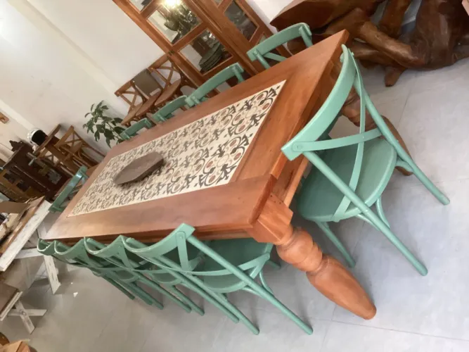 Mesa com cadeira laqueada