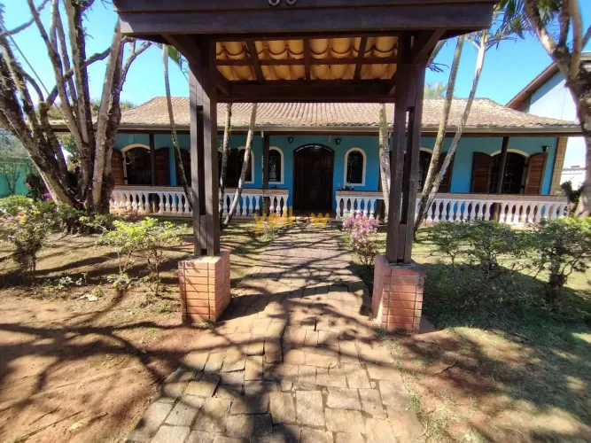 Casa em Condomínio Fechado em Chácaras Colinas Verdes - Arujá: 325m², 3 Dormitórios, 1 Suí