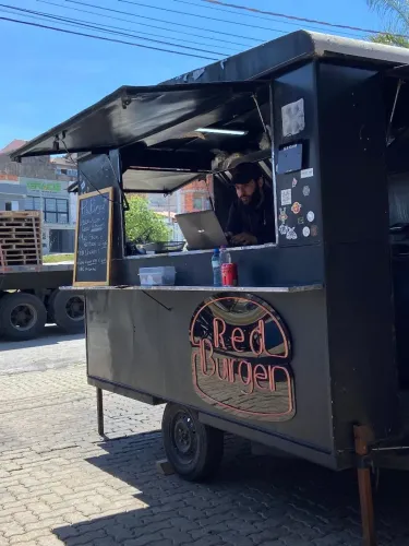Food trailer truck Hamburguer com balcão refrigerado, coifa inox com filtro, elétrica 0