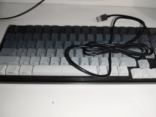 Teclado EWEADN com iluminação RGB, teclas de gradiente impressas lateralmente
