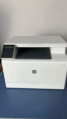 .Impressora Transfer Laser Colorida HP M180