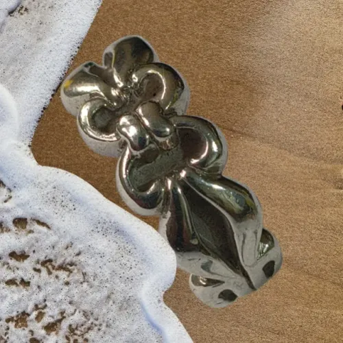 Anel Masculino de Prata Polida Com Desenhos em Baixo Relevo