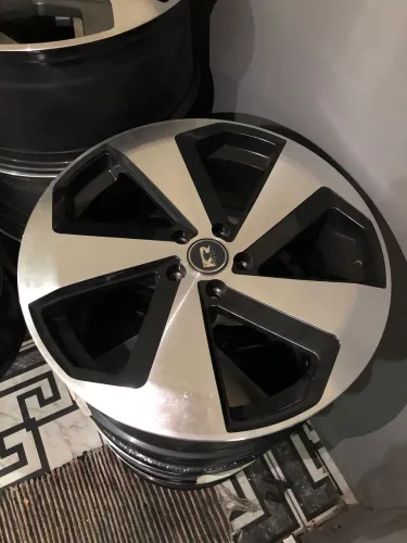 Jogo de rodas aro 20 5x112 por 4690$ as 4 novas até 12x