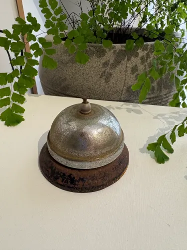 Campainha de mesa antiga 