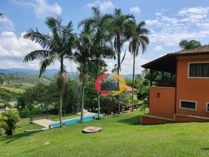 Chácara dos sonhos mobiliada e lazer completo em condomínio fechado à venda em Arujá