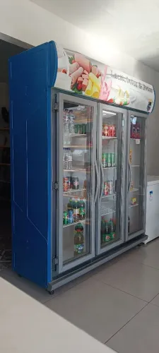 VENDO EXPOSITOR REFRIGERADO COMERCIAL 3 PORTAS DE VIDRO