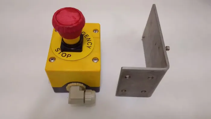 Botão de emergência com suporte em aço INOX 
