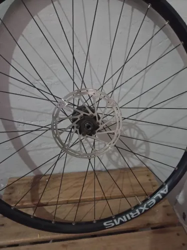 Roda Alexrims, cubo Sram