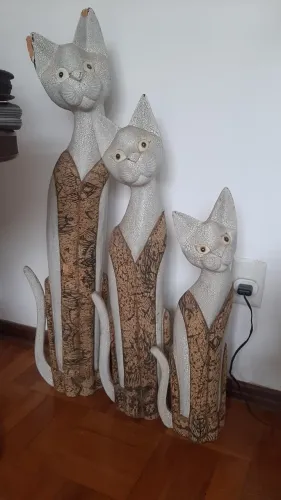 Trio de gatos empalhados decorativo