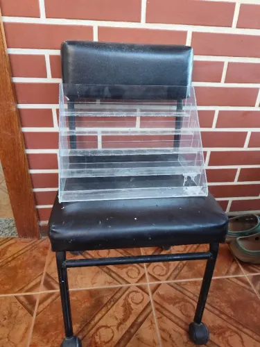 Cadeira pedicure + expositor de esmaltes em acrílico