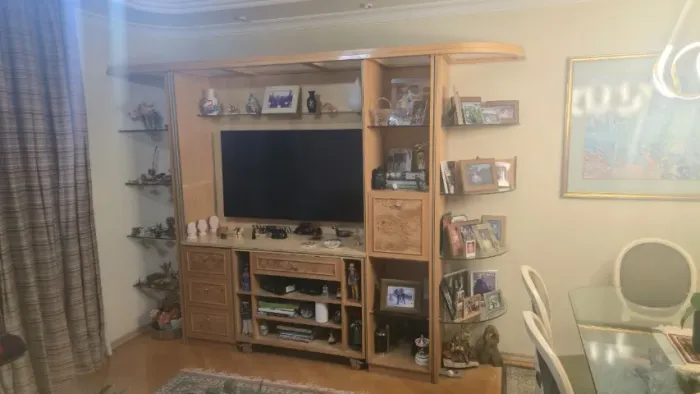 Estante em Madeira com painel de Tv 55 polegadas + 3 gavetas