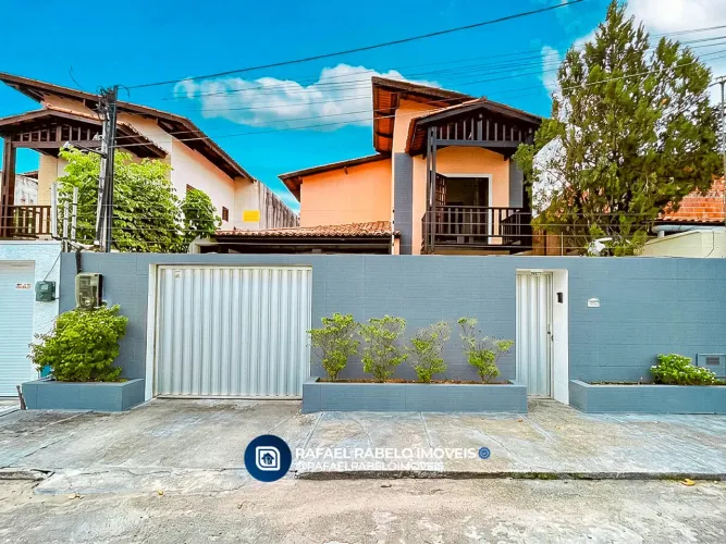 Casa duplex à venda no bairro Messejana.