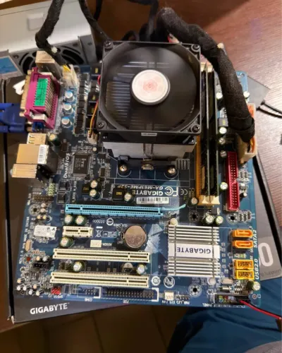 KIT RETRO AM2+ PHENOM 8750 TRIPLE CORE + GA-M61PME-S2P + 2x 1GB DDR2 PATRIOT FUNCIONANDO