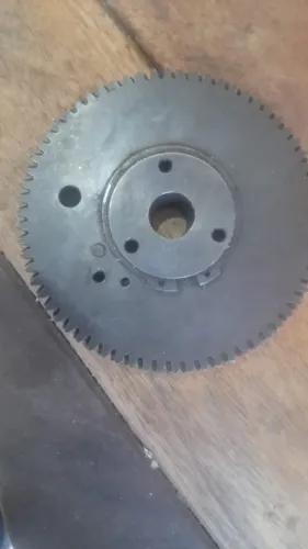 VENDE-SE ENGRENAGEM DA BOMBA DA ALTA, DA RENAULT MASTER 2.5 USADA, MAS EM PERFEITAS CONDIÇ