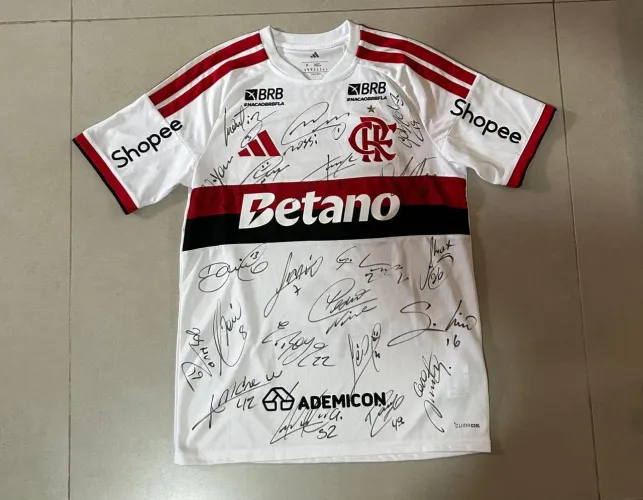 Camisa Flamengo Léo ortiz branca 2026 autografada pelo elenco 2026