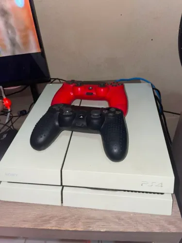 Vende-se PS4 fet, ou troco por iPhone 11 ou 12