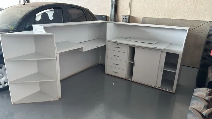 Vende-se balcão para recepção em ótimo estado