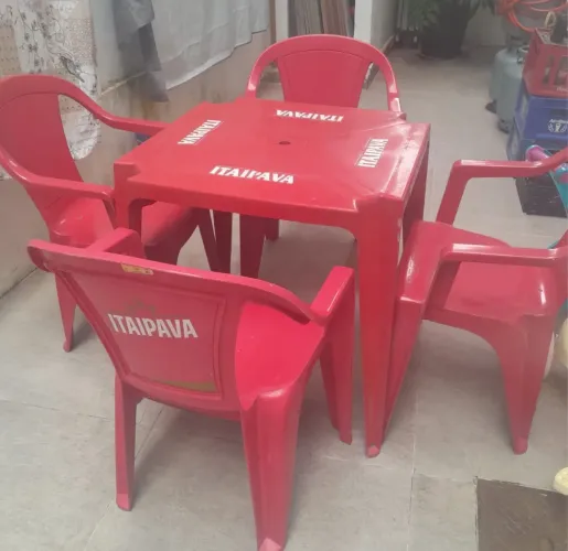 Jogo de mesa e cadeira