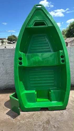 Barco de pesca casco duplo 4 pessoas