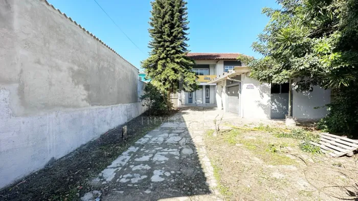 Sobrado á Venda em Picarras - Guaratuba, PR