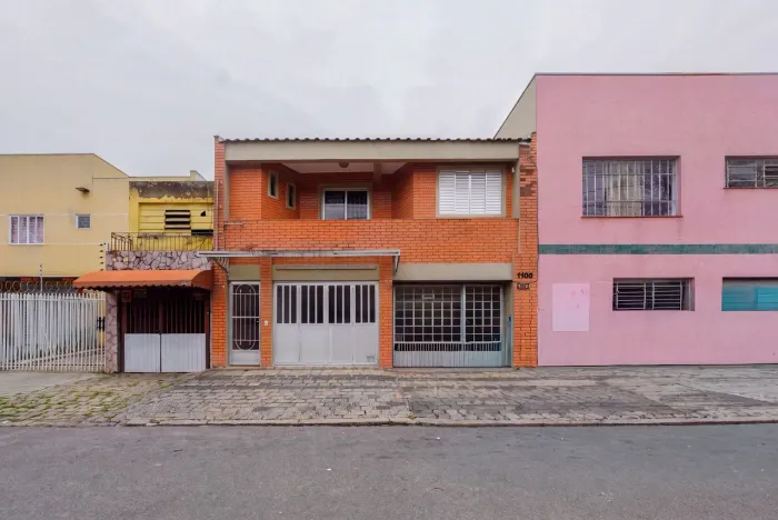 Casa Superior para Locação com 02 quartos no Bairro Rebouças