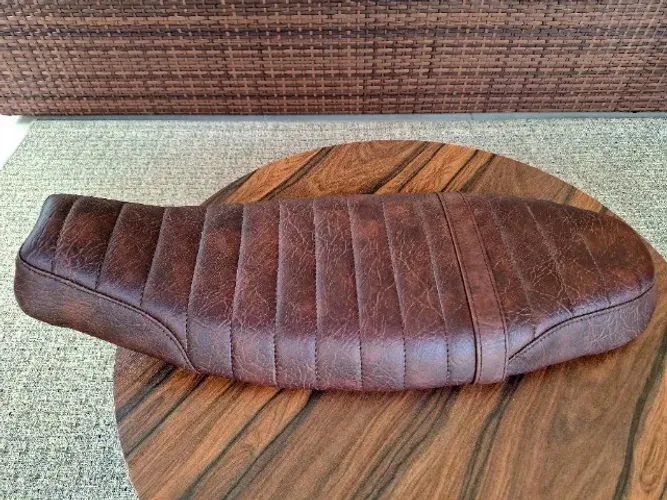 Banco Brat Pedrinho Triumph Bonneville Street Scrambler