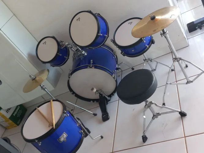 Bateria Acústica Infantil (NY F1rst) Azul - Completa com Banco e Baquetas