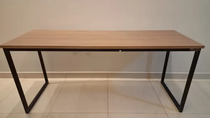 MESA DE ESCRITORIO com design industrial 1,75 X 60