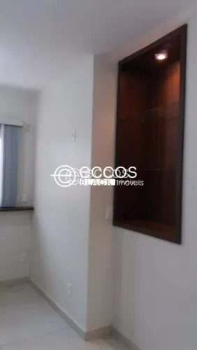 Casa em condomínio para aluguel, 3 quartos, 1 suíte, 2 vagas, Aclimação - Uberlândia/MG
