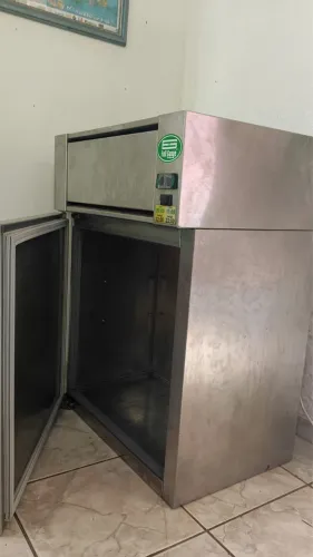 Mini câmara frigorífica e bebedouro bíblica