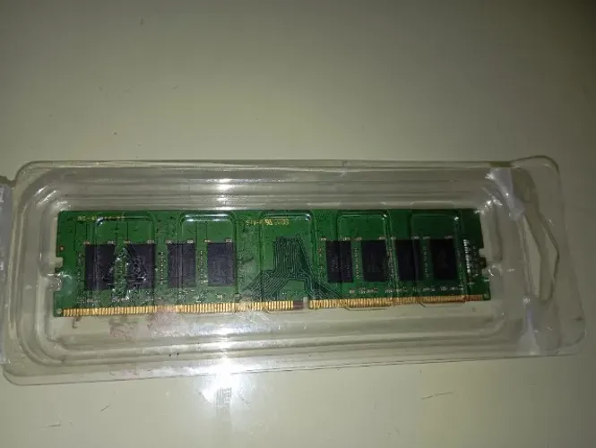 Memória RAM DDR4 - 16GB 2666MHz (1 Pente) Vendo 1 pente de memória RAM DDR4 de 16GB,