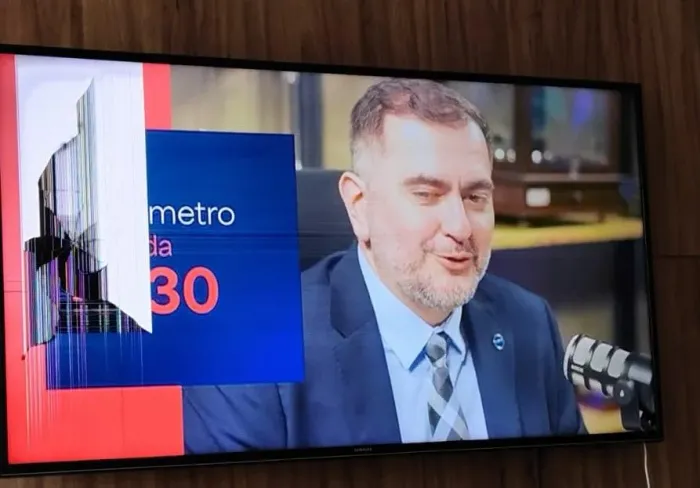 Smart tv Samsung 50'' tela quebrada 4k MU6100