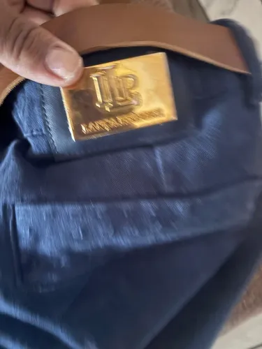 Calça lança perfume