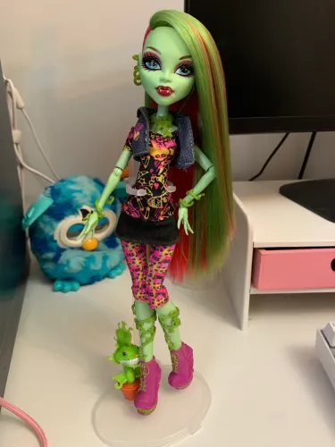 Boneca Monster High Vênus básica 